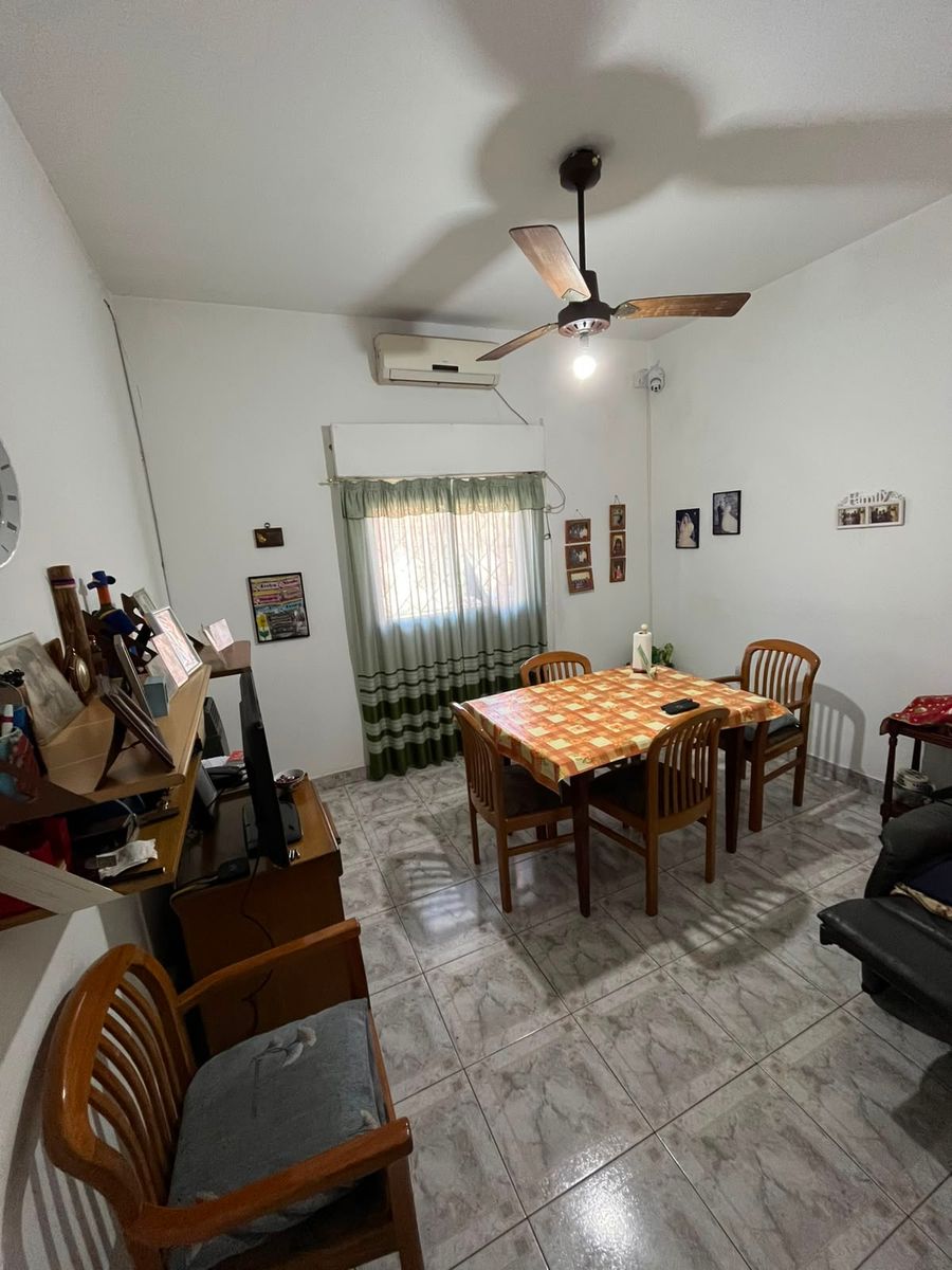 VENTA CASA 3 AMBIENTES CON GARAJE Y DEPARTAMENTO 3 AMBIENTES AL FONDO. LA TABLADA - 56