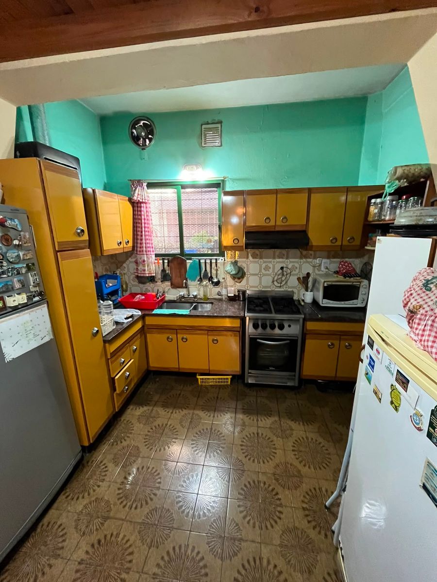 VENTA CASA 3 AMBIENTES CON GARAJE Y DEPARTAMENTO 3 AMBIENTES AL FONDO. LA TABLADA - 57