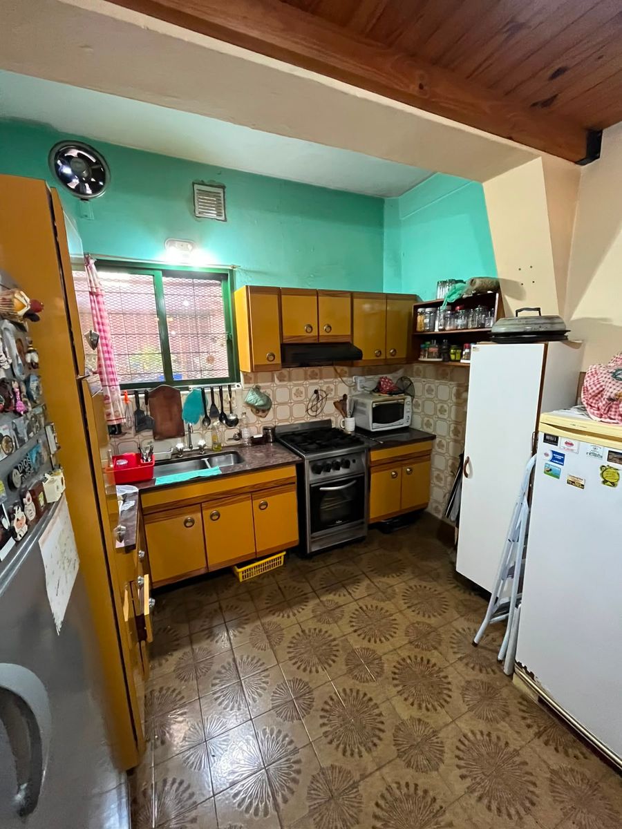 VENTA CASA 3 AMBIENTES CON GARAJE Y DEPARTAMENTO 3 AMBIENTES AL FONDO. LA TABLADA - 58