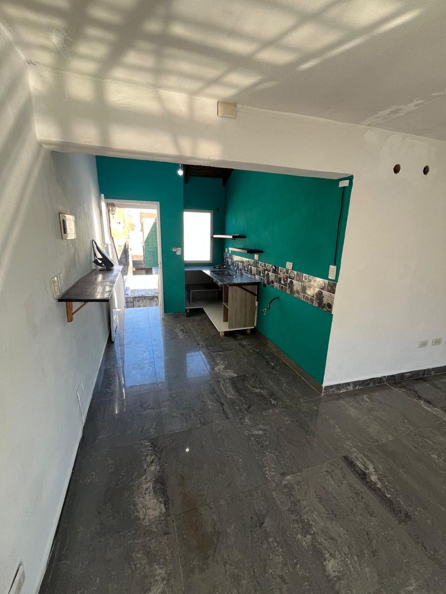 ALQUILER PH 4 AMBIENTES INTERNO EN PRIMER PISO. LA TABLADA - 9