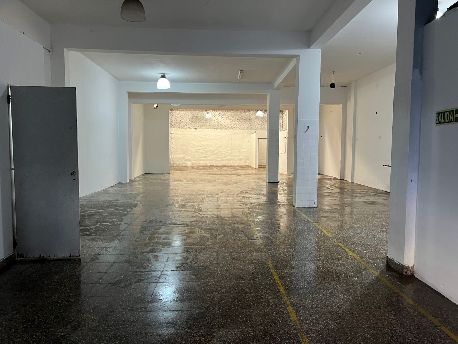 ALQUILER GALPON 240 m2 AVENIDA CROVARA. LA TABLADA - 1