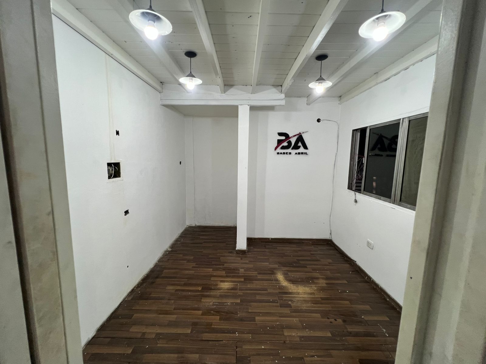 ALQUILER GALPON 240 m2 AVENIDA CROVARA. LA TABLADA - 4