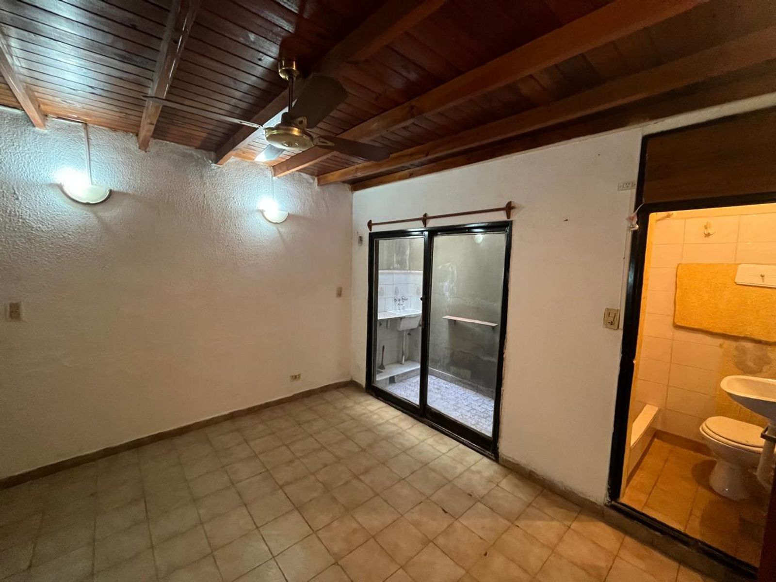 ALQUILER MONOAMBIENTE EN PRIMER PISO POR ESCALERAS. LOMAS DEL MIRADOR — foto 3