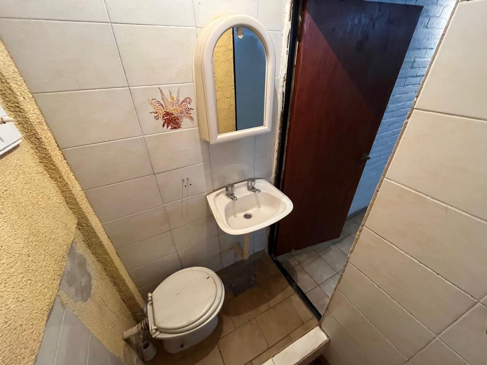 ALQUILER MONOAMBIENTE EN PRIMER PISO POR ESCALERAS. LOMAS DEL MIRADOR — foto 4