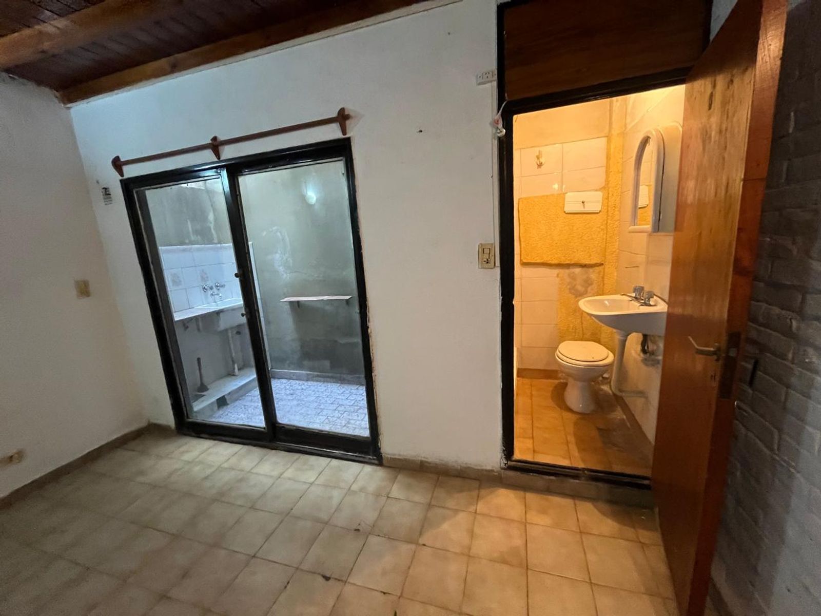ALQUILER MONOAMBIENTE EN PRIMER PISO POR ESCALERAS. LOMAS DEL MIRADOR — foto 8