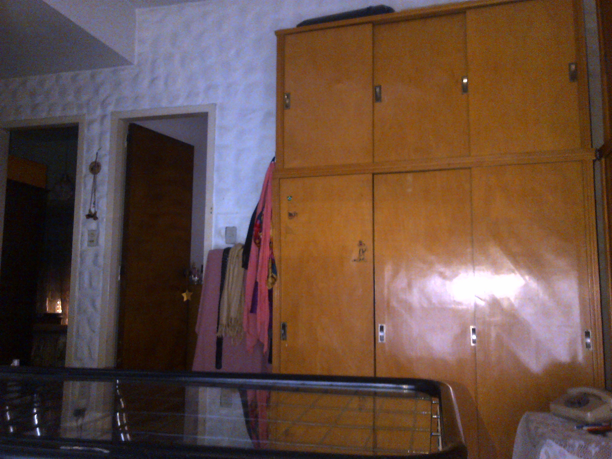 Vende casa 3 ambientes en 3 plantas Lomas del mirador PERMUTA — foto 4