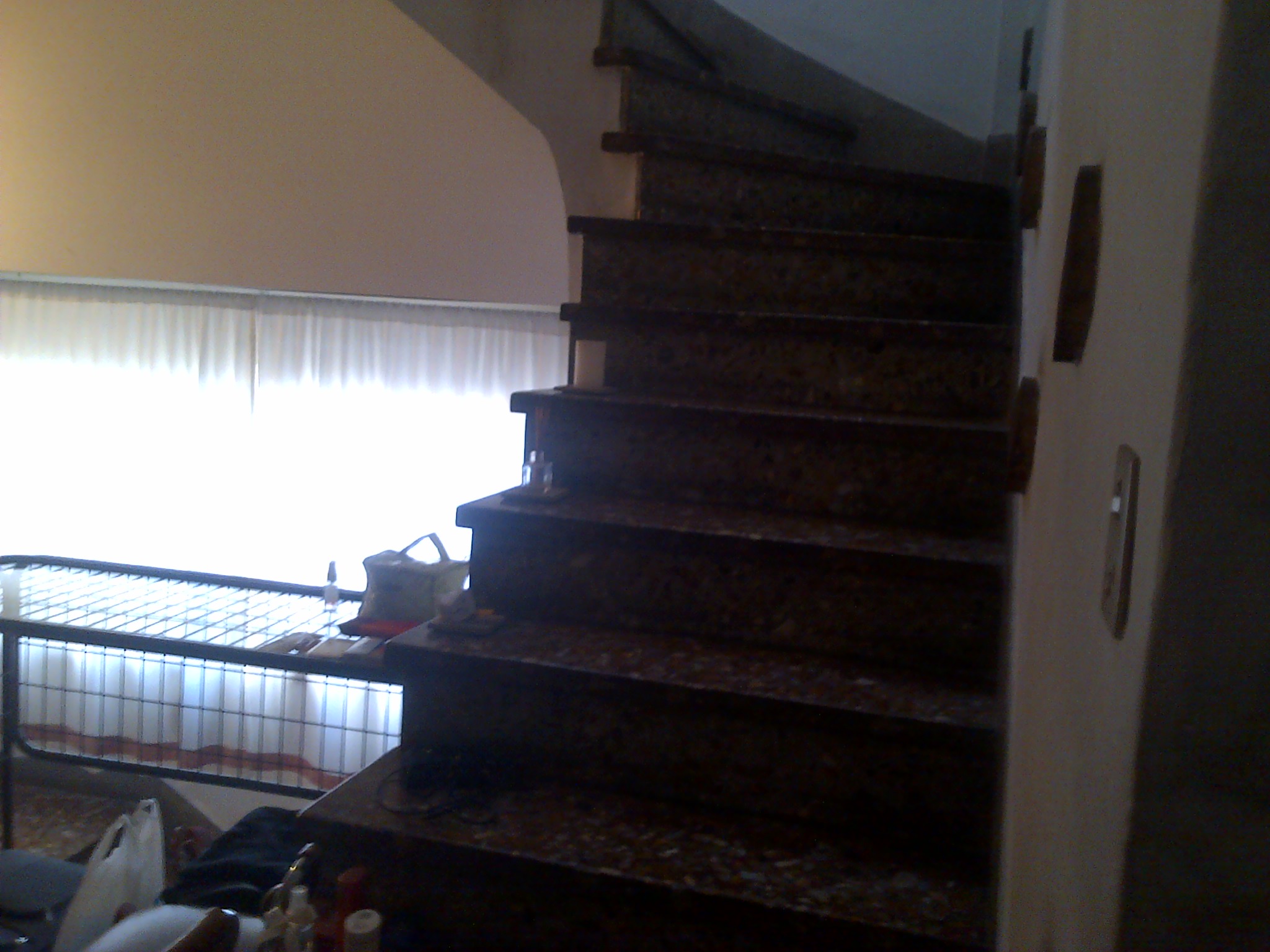 Vende casa 3 ambientes en 3 plantas Lomas del mirador PERMUTA — foto 9