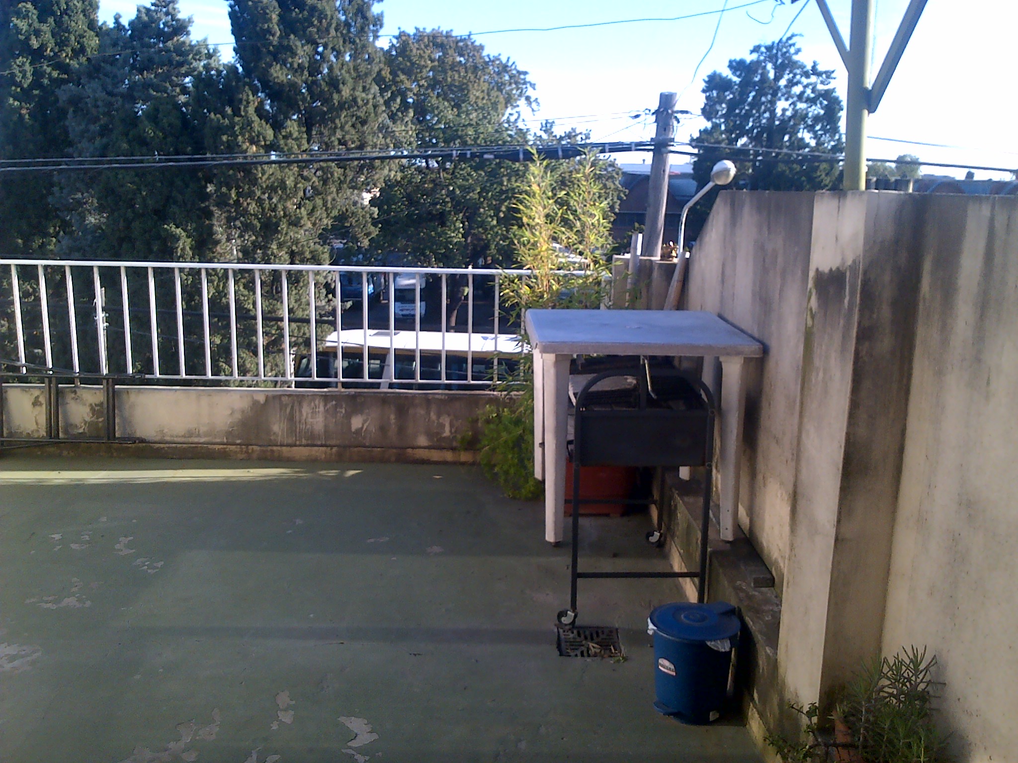 Vende casa 3 ambientes en 3 plantas Lomas del mirador PERMUTA — foto 10