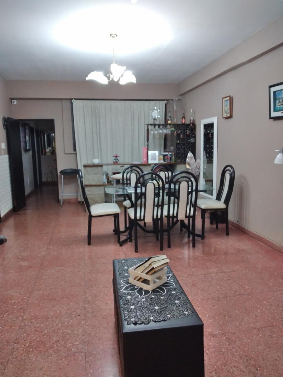 CASA TIPO PH PLANTA BAJA INDEPENDIENTE, 3 AMBIENTES, VENDE/PERMUTAGARAGE. PLANTA B. A METROS DE GRAL PAZ LOMAS DEL MIRADOR. PERMUTA PORDTO O PH EN MATADEROS. APTO CREDITO