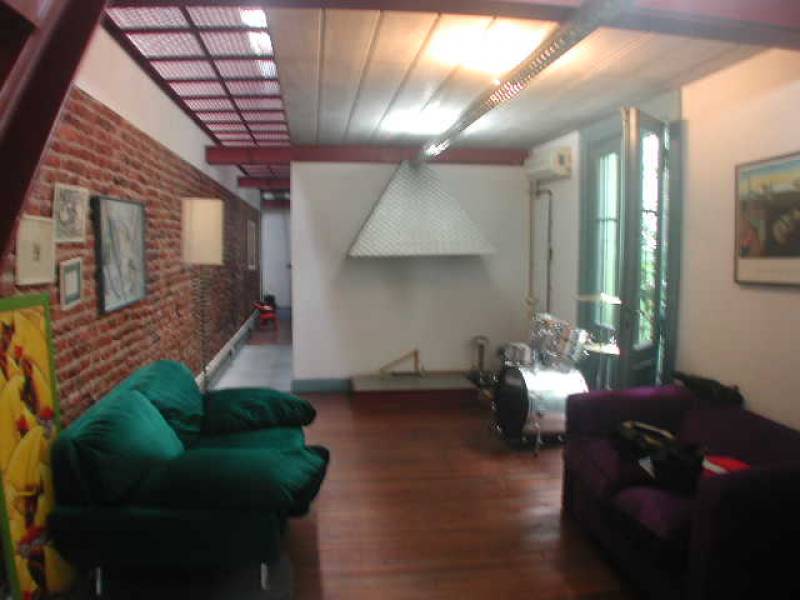 Interesante PH de 230 m2 frente a Plaza Lezama - 2
