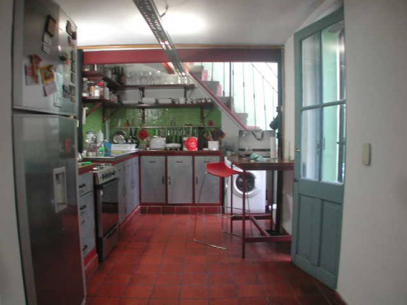 Interesante PH de 230 m2 frente a Plaza Lezama - 6