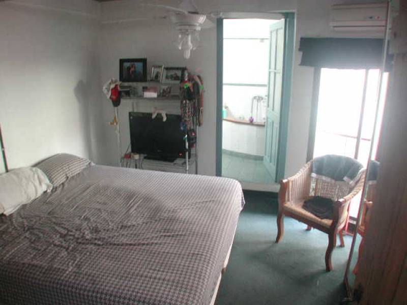 Interesante PH de 230 m2 frente a Plaza Lezama - 8