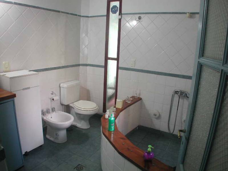 Interesante PH de 230 m2 frente a Plaza Lezama - 9