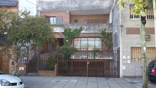 Chalet 370 m2 con jardin garage 3 autos