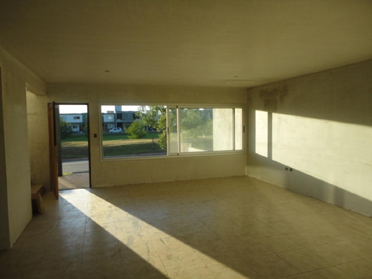 IMPECABLE DUPLEX EN BARRIO CERRADO LA CATALINA — foto 2