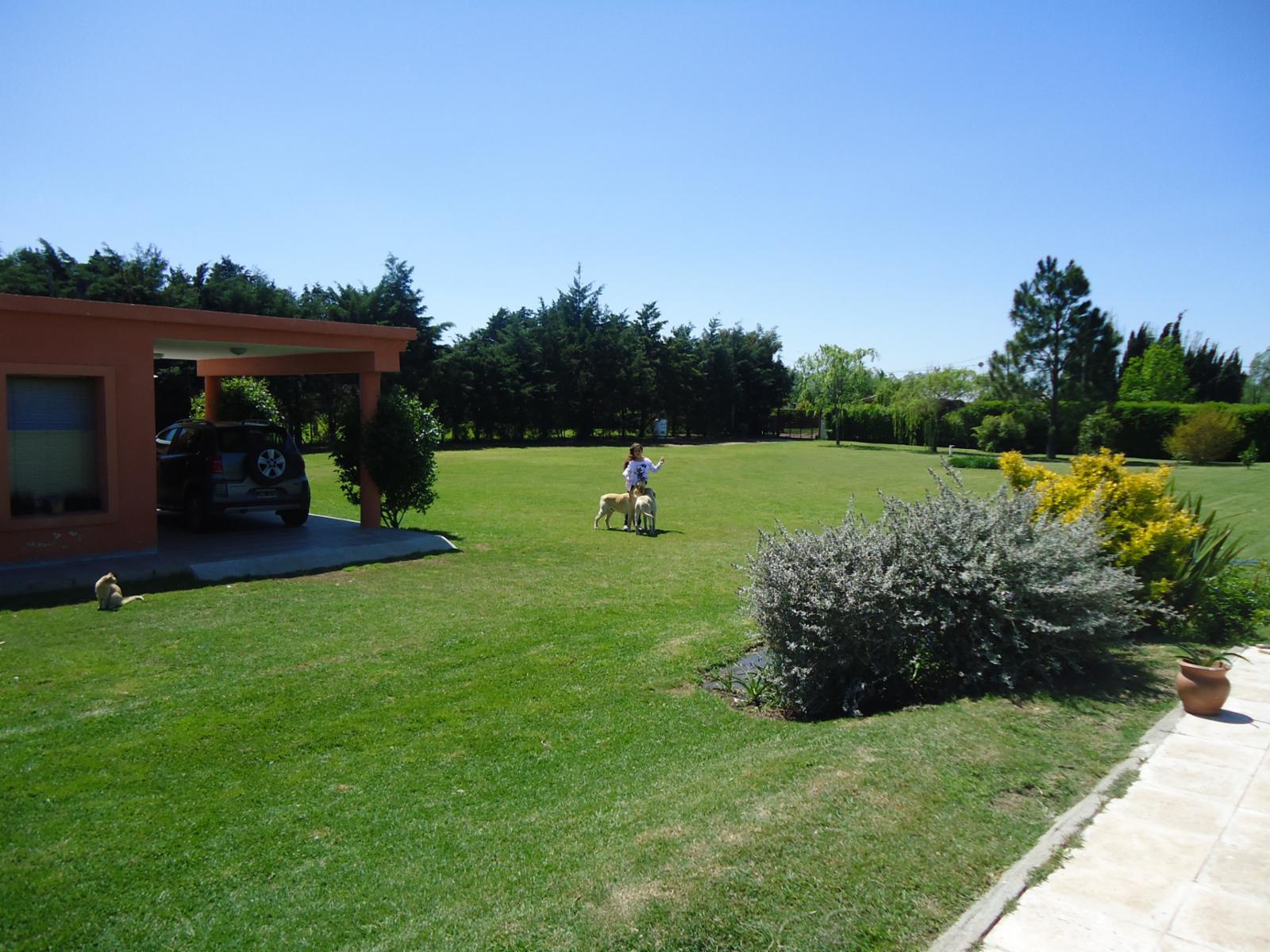Casa quinta de categoría, pileta y quincho - 2