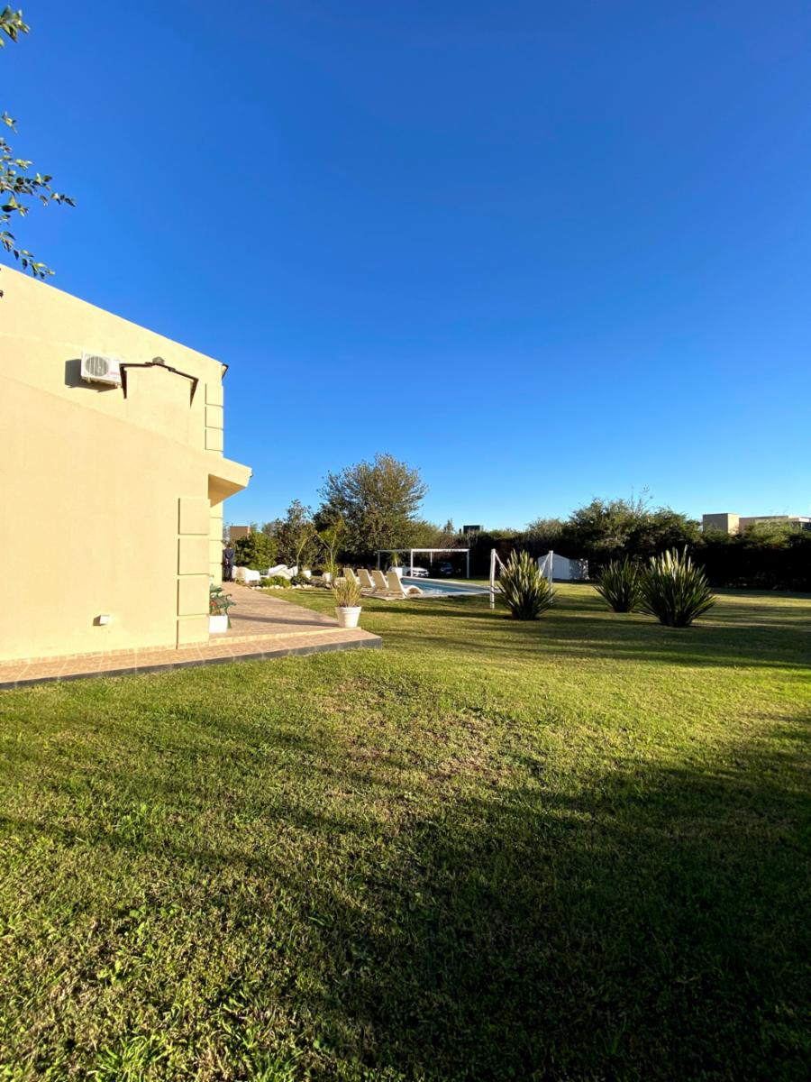 Casa de 3 dormitorios en Country Causana localidad de Malagueño — foto 3