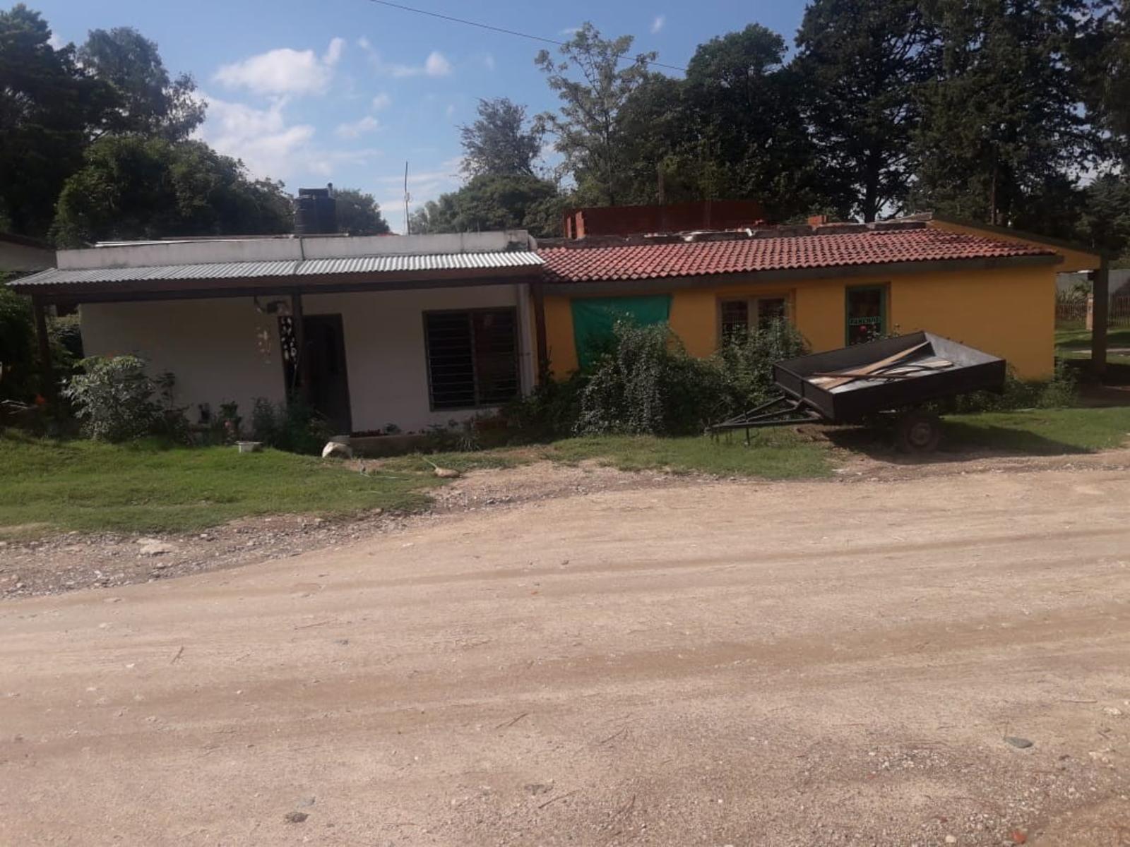 Casa- 2 departamentos y 2 locales en Las Albahacas — foto 2