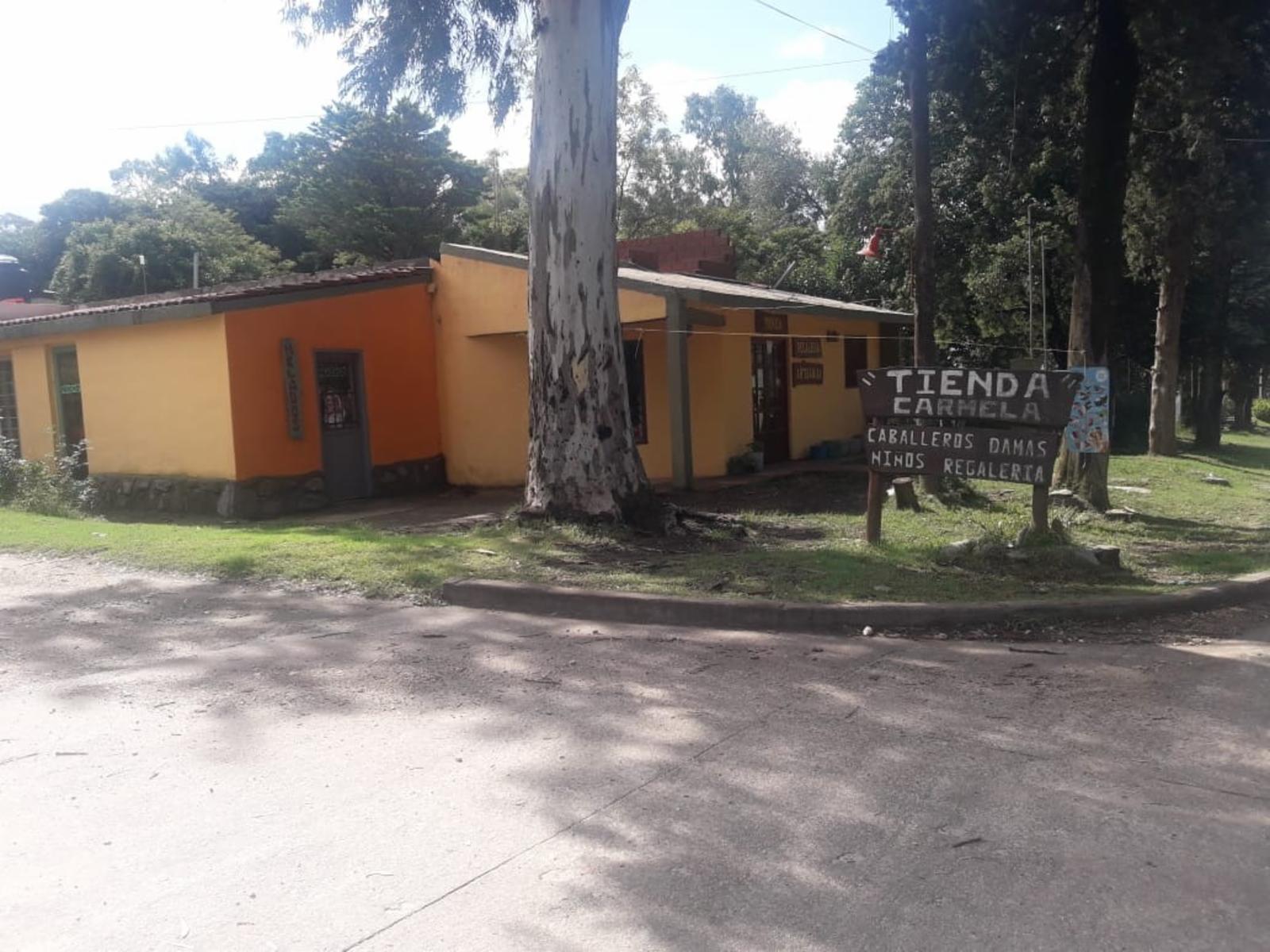 Casa- 2 departamentos y 2 locales en Las Albahacas — foto 3