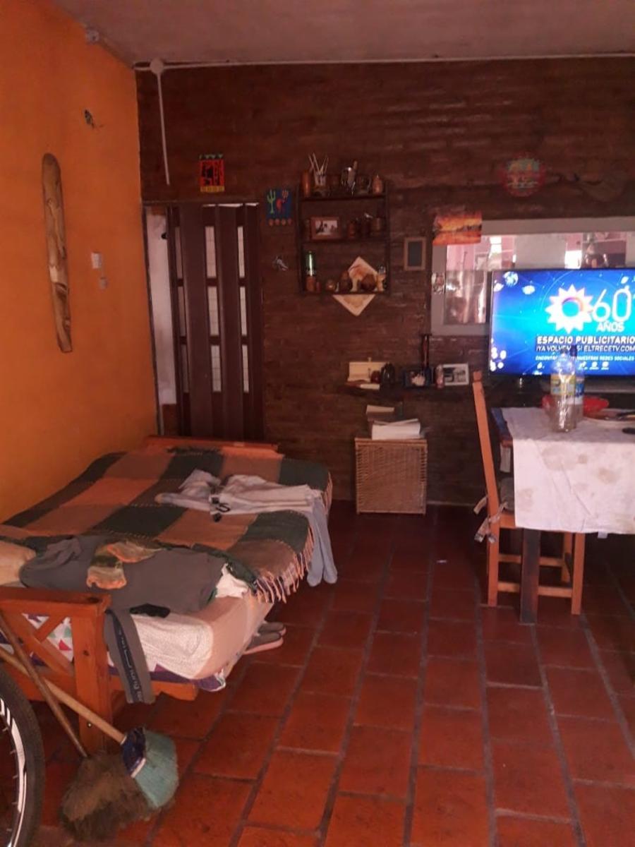 Casa- 2 departamentos y 2 locales en Las Albahacas — foto 5