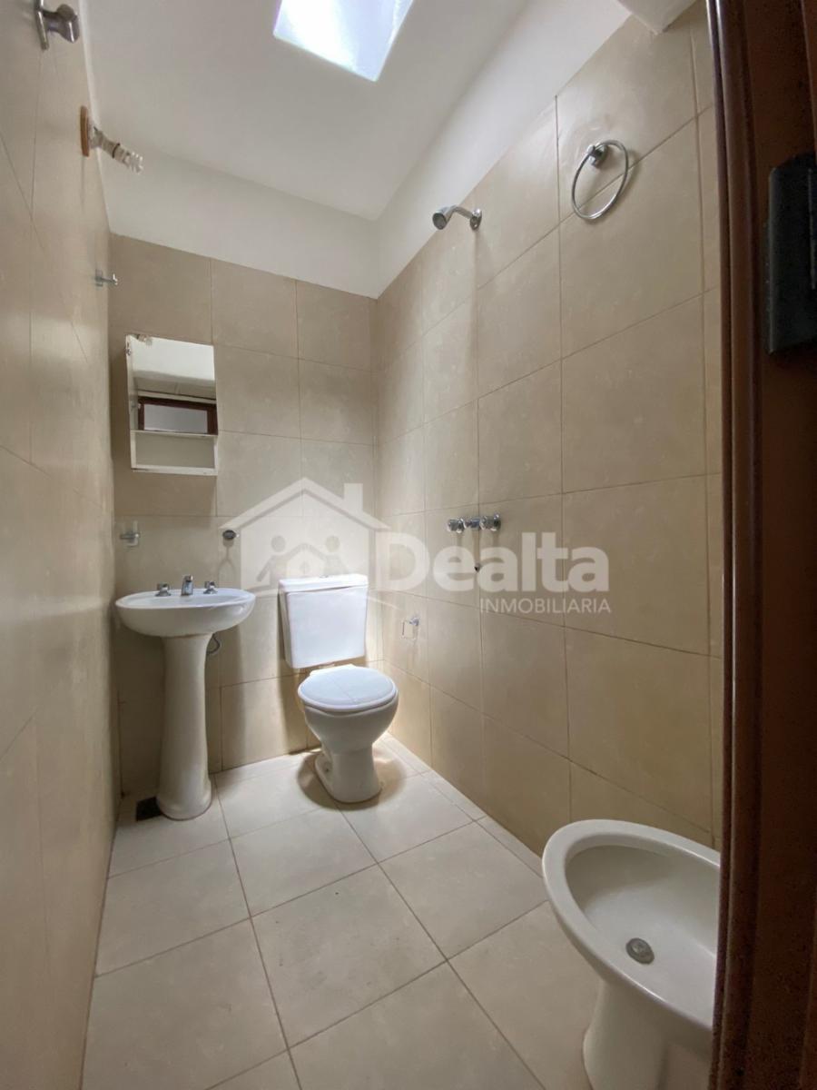 Casa interna de 2 habitaciones. Disponible en Febrero - 7