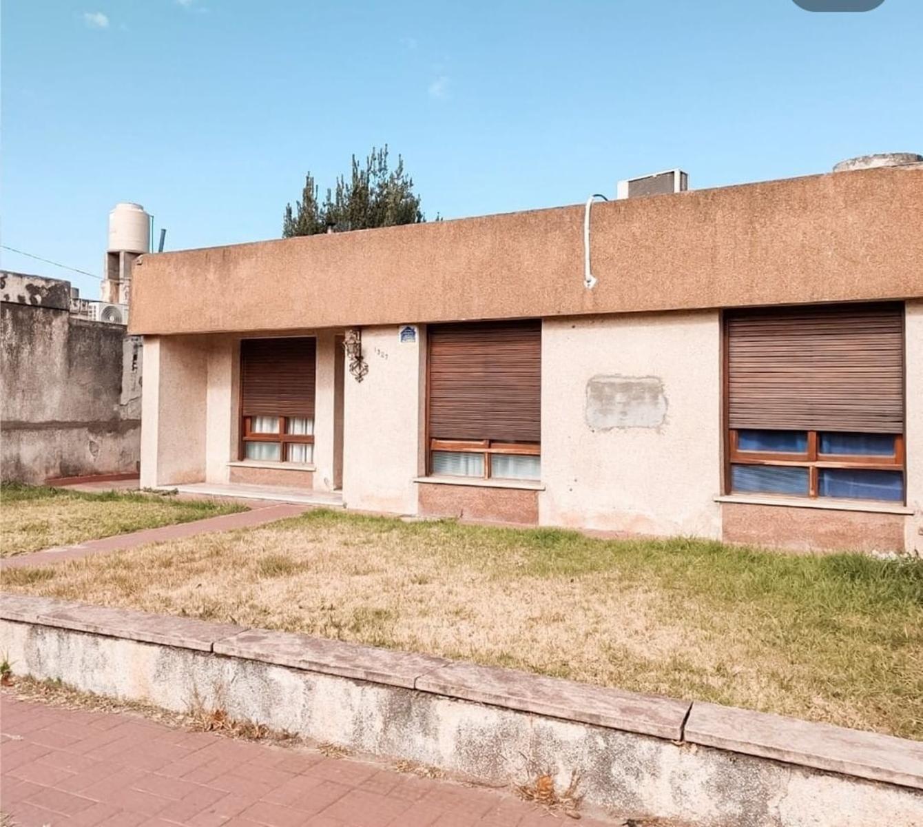 Galpón y casa de 2 habitaciones