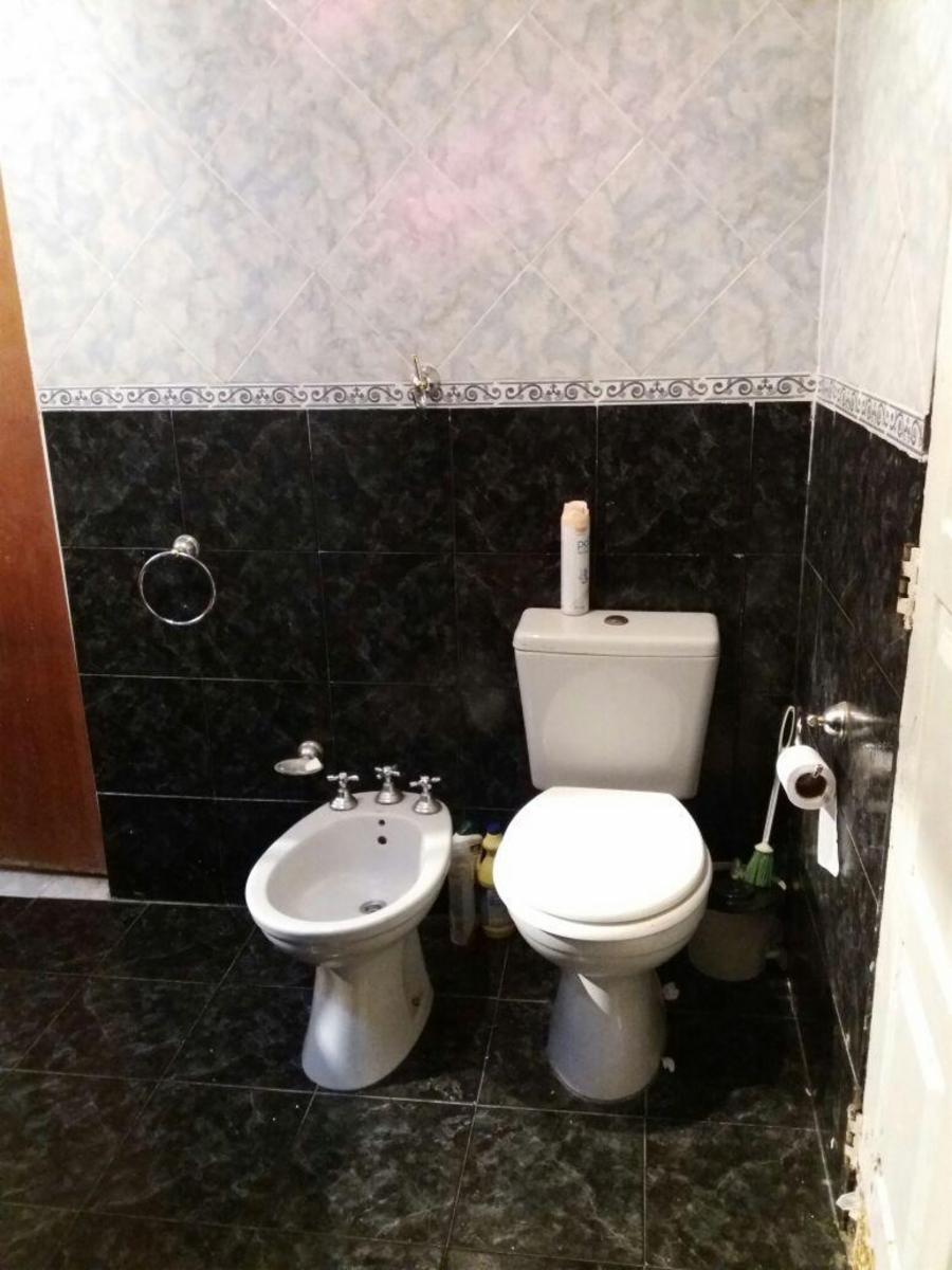 CASA DE TRES AMBIENTES DE ÁMPLIAS HABITACIONES Y TODOS LOS SERVICIOS — foto 6