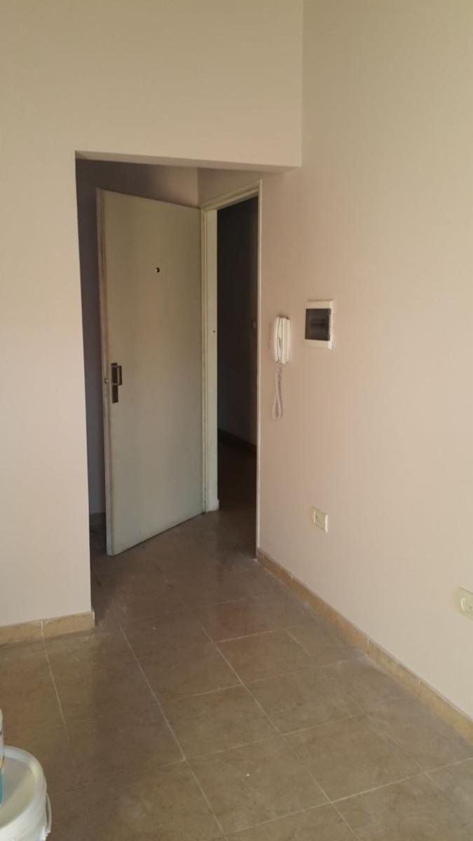 DEPARTAMENTO DE TRES AMBIENTES EN PRIMER PISO A UNA CUADRA DE AV. PERDRIEL — foto 2