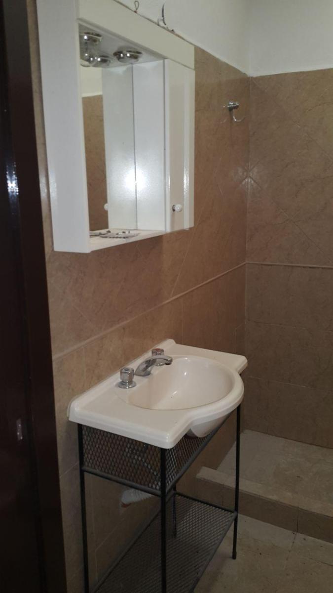 DEPARTAMENTO DE TRES AMBIENTES EN PRIMER PISO A UNA CUADRA DE AV. PERDRIEL — foto 5