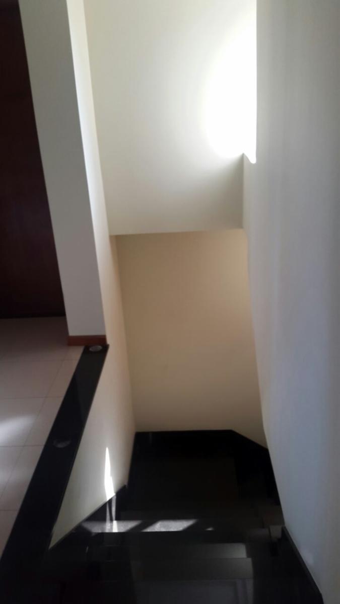 OPORTUNIDAD - CHALET DE 8 AMBIENTES Y DOS PLANTAS PARA EXIGENTES — foto 2