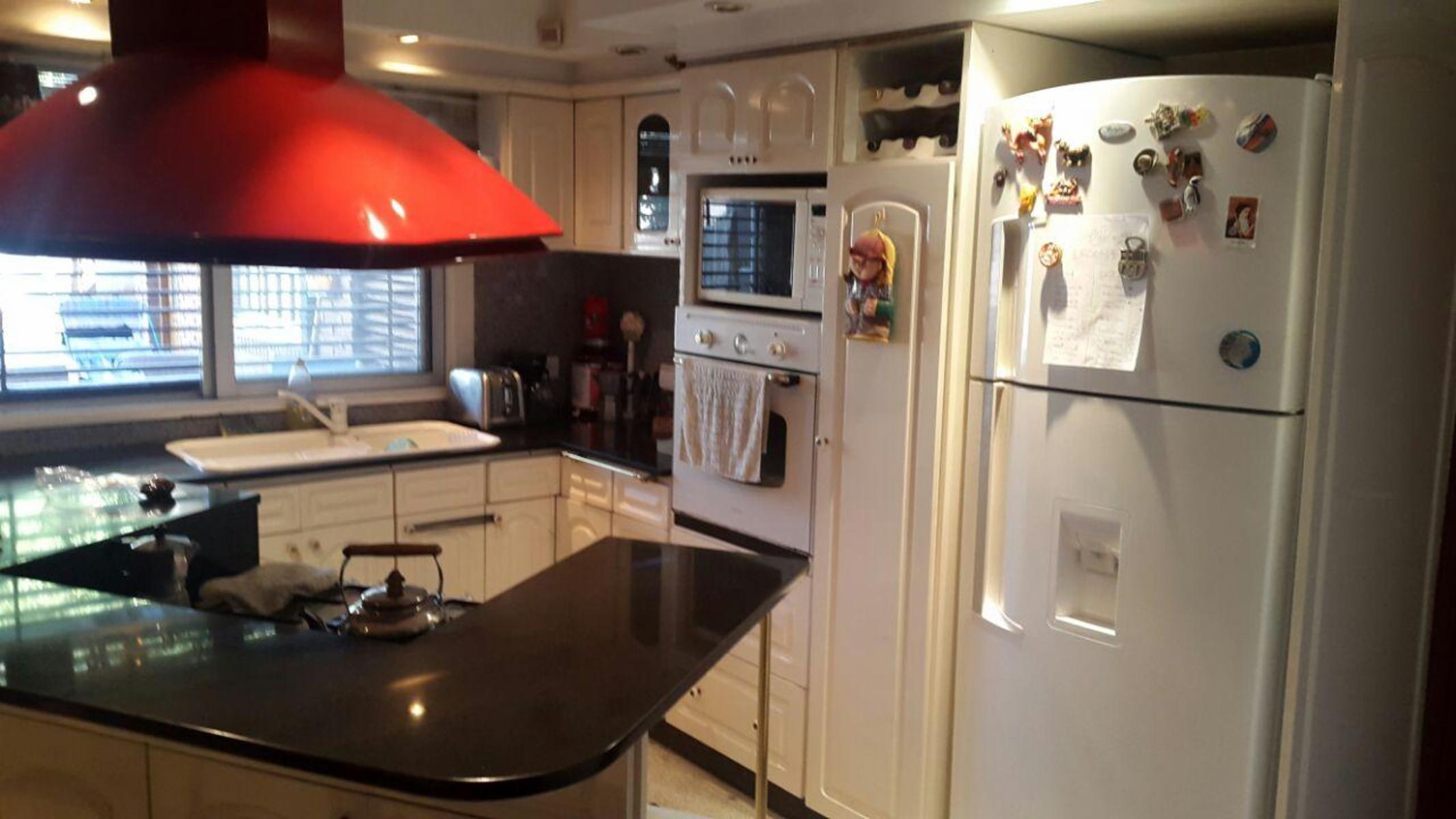 OPORTUNIDAD - CHALET DE 8 AMBIENTES Y DOS PLANTAS PARA EXIGENTES — foto 3