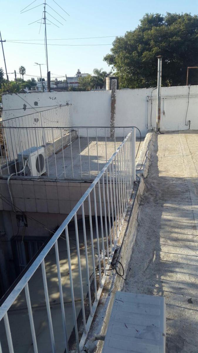 PH DE TRES AMBIENTES EN BUEN ESTADO A UNA CUADRA Y MEDIA DE LA AV. HIPÓLITO YRIGOYEN — foto 5