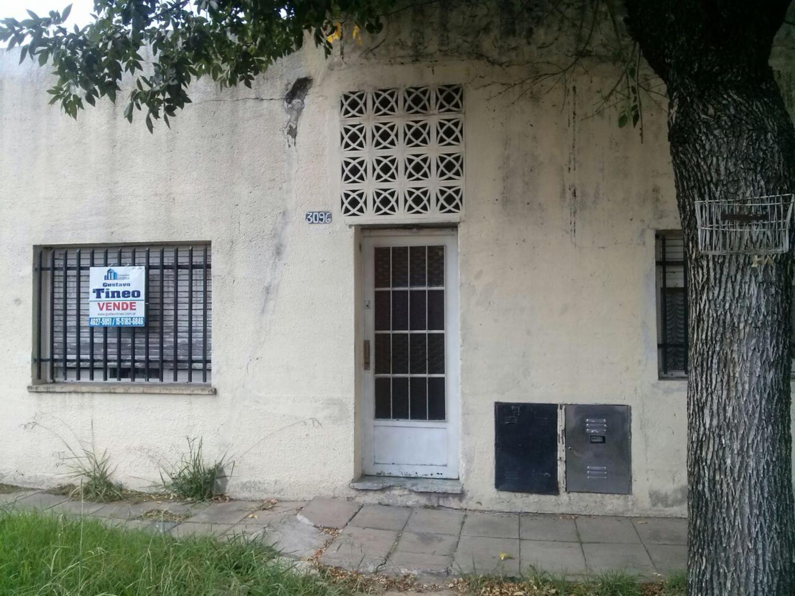 CASA DE TRES AMBIENTES PARA RECICLAR A DOS CUADRAS DE AV. EVA PERÓN — foto 2