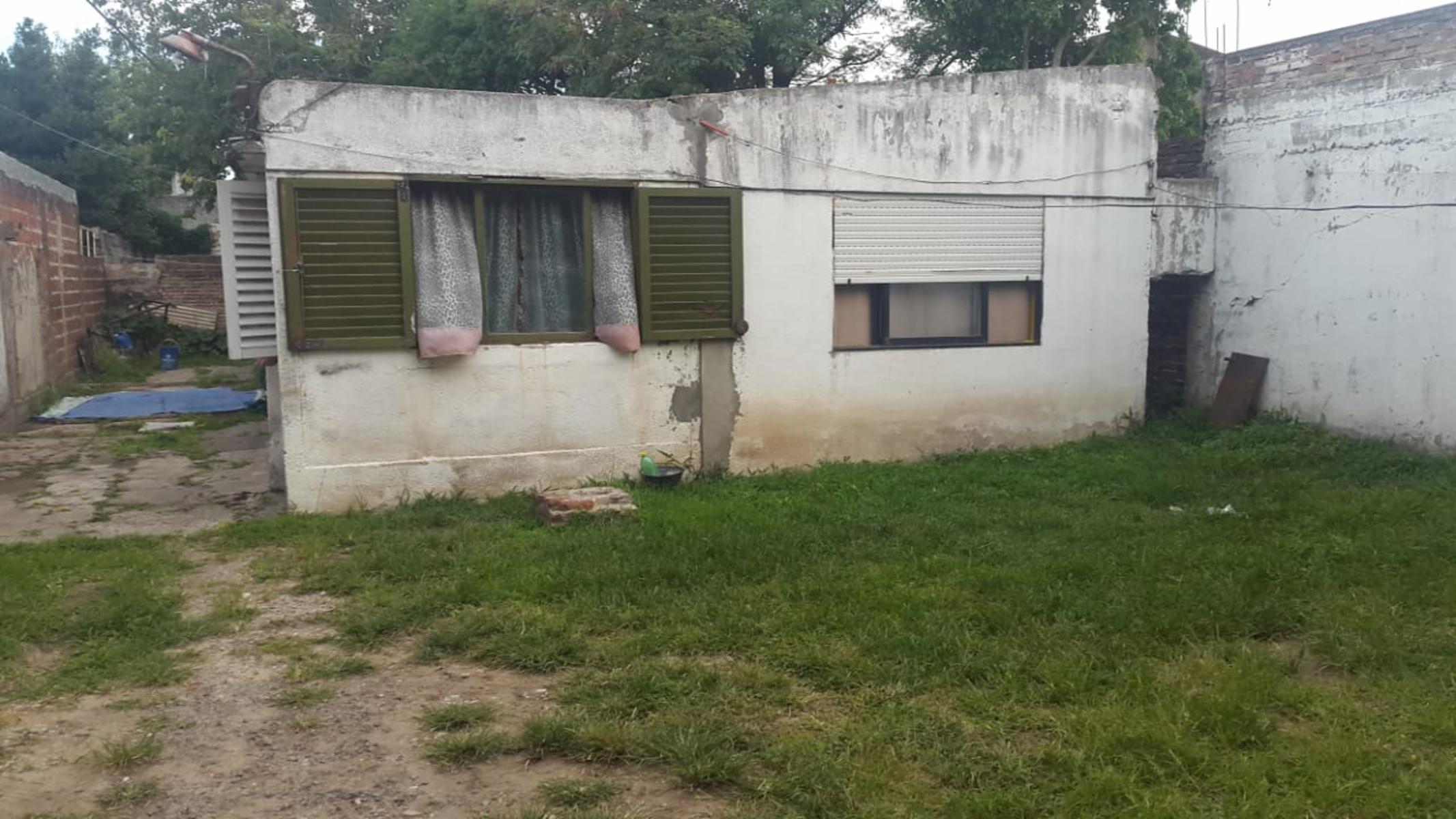 CASA IDEAL PARA RECICLAR EN TERRENO DE 300 m²