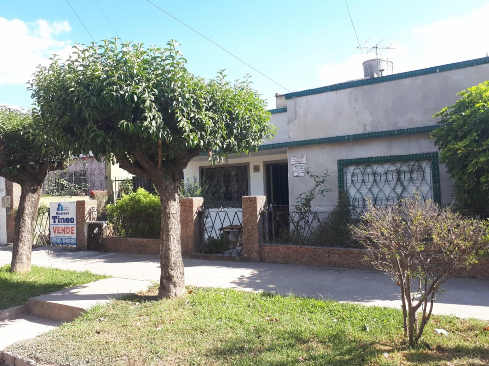 TRES AMBIENTES A DOS CUADRAS DE LA AV. EVA PERÓN Y CARLOS CASARES — foto 2