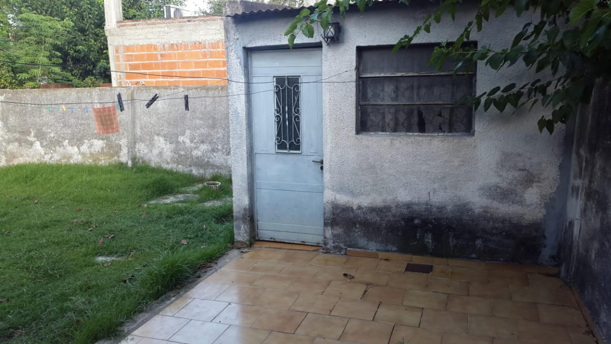 CASA DE 5 AMBIENTES CON TALLER AL FRENTE SOBRE TERRENO DE 400m² — foto 9