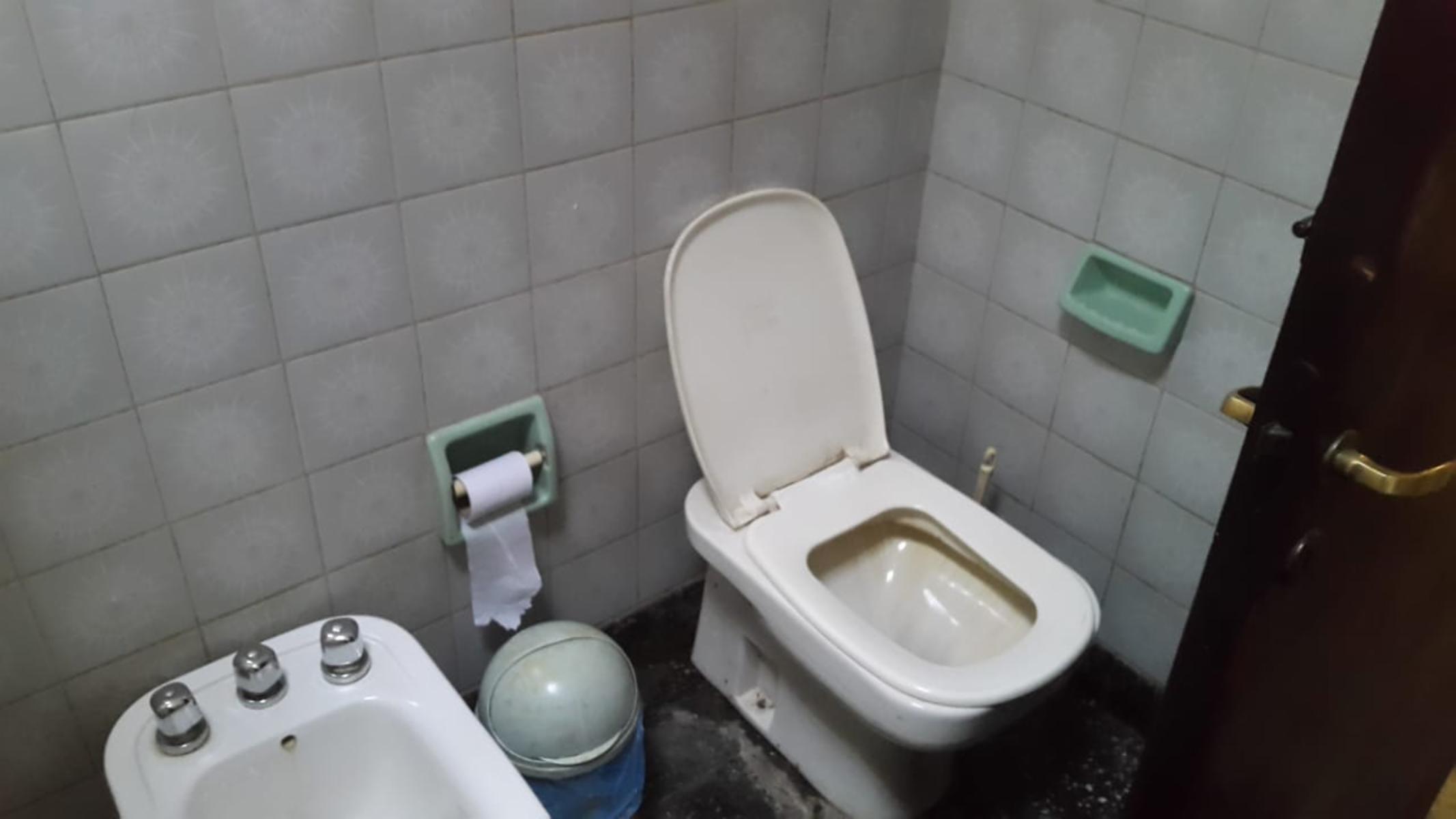 CASA DE 5 AMBIENTES CON TALLER AL FRENTE SOBRE TERRENO DE 400m² — foto 15