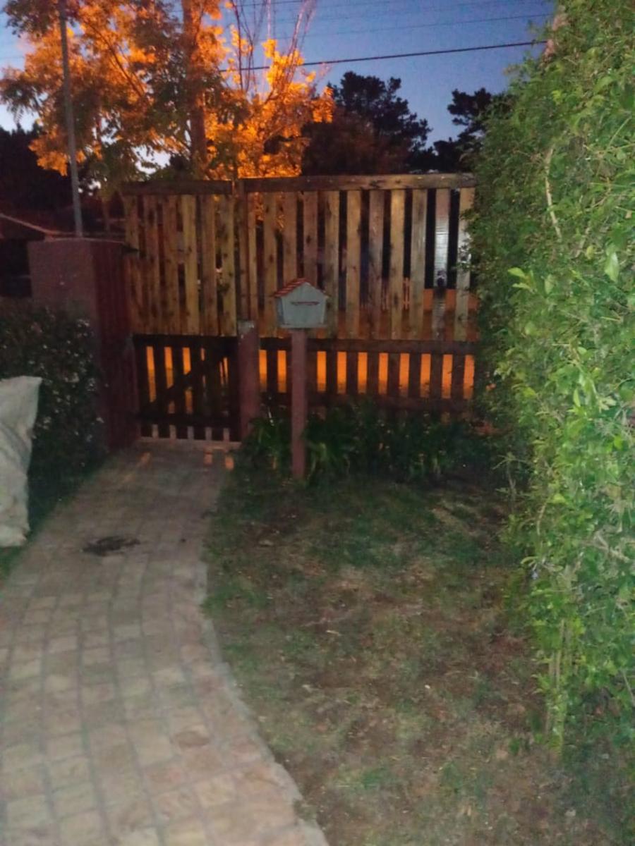CASA DE DOS AMBIENTES CON QUINCHO A TRES CUADRAS DE LA PLAYA EN LAS TONINAS — foto 2