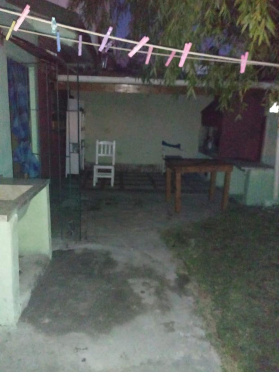 CASA DE DOS AMBIENTES CON QUINCHO A TRES CUADRAS DE LA PLAYA EN LAS TONINAS — foto 5
