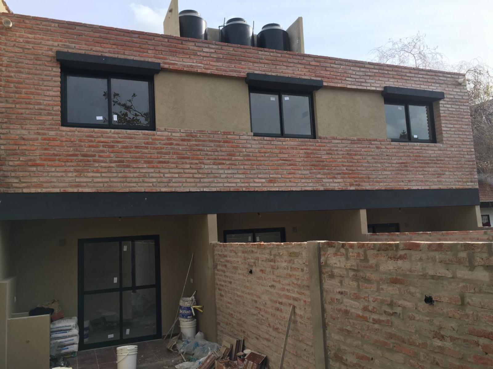 TRES UNIDADES FUNCIONALES TIPO DUPLEX CON PATIO, COCHERA Y PARQUIZADO A ESTRENAR — foto 4