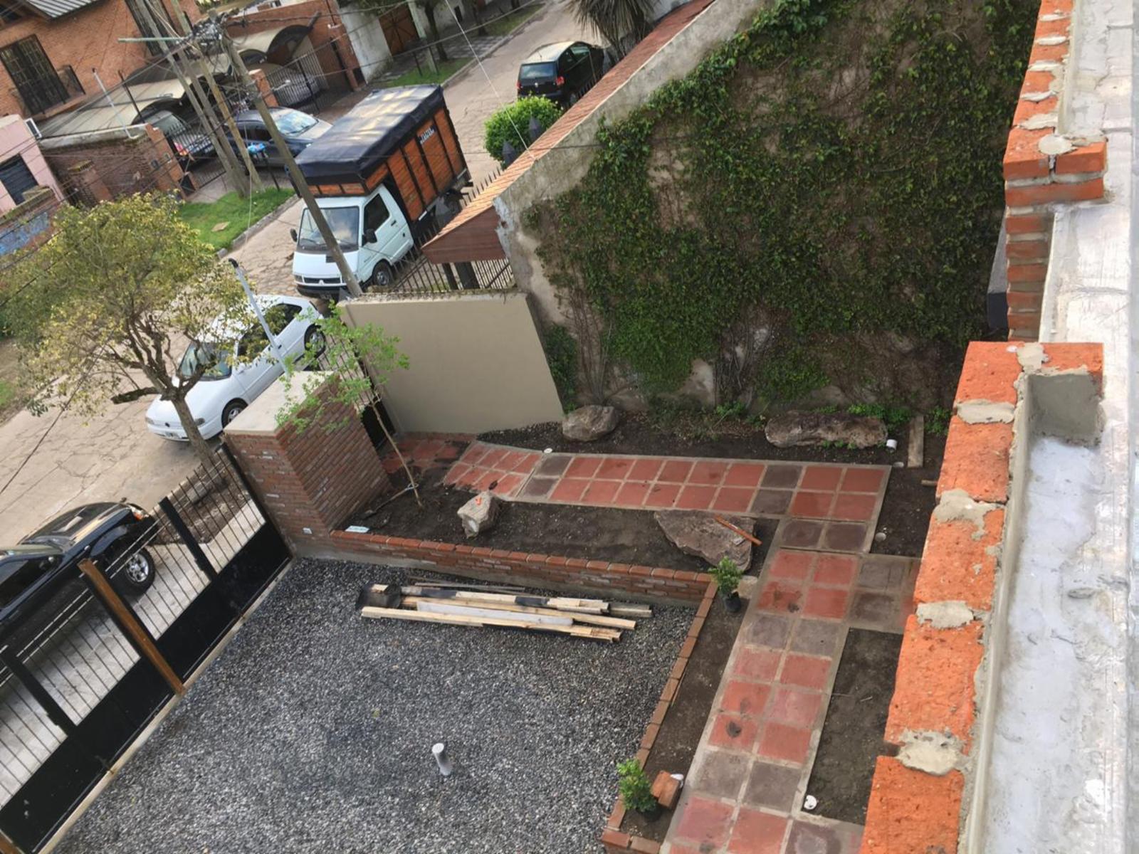 TRES UNIDADES FUNCIONALES TIPO DUPLEX CON PATIO, COCHERA Y PARQUIZADO A ESTRENAR — foto 6