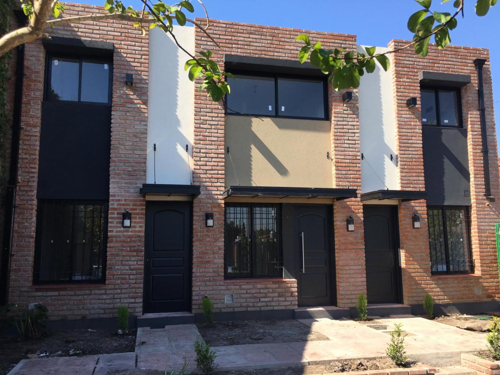 TRES UNIDADES FUNCIONALES TIPO DUPLEX CON PATIO, COCHERA Y PARQUIZADO A ESTRENAR — foto 9