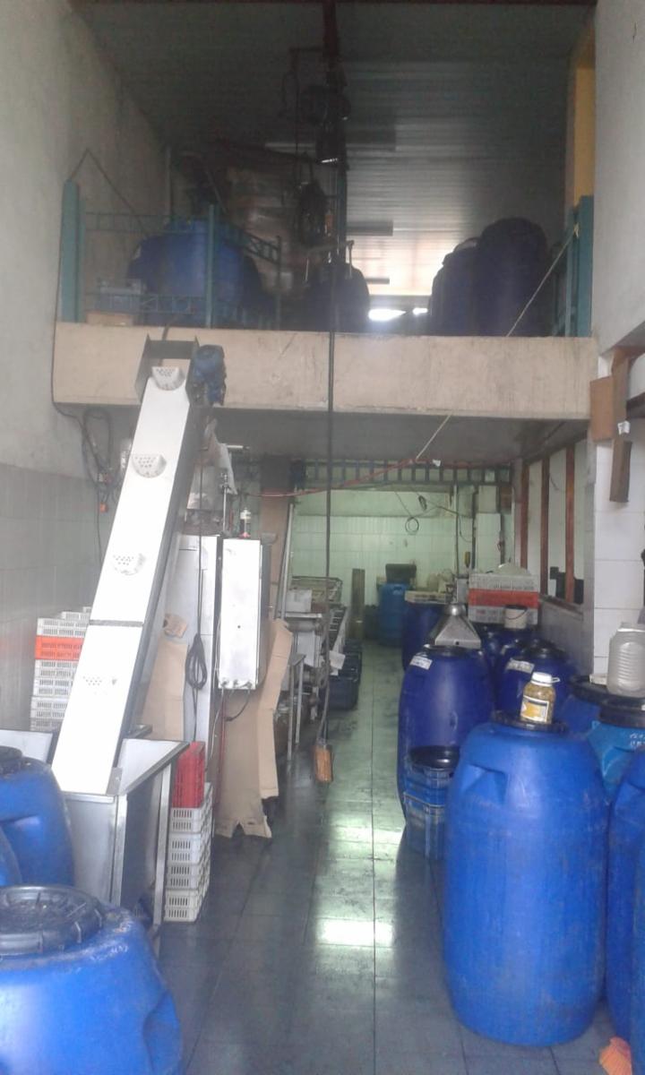 EXCELENTE GALPÓN EQUIPADO PARA INDUSTRIA DE DOS PLANTAS — foto 2
