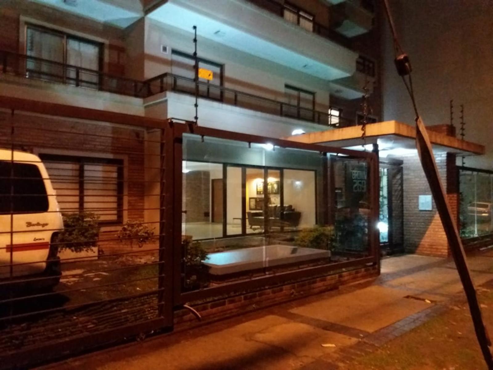 INVERSIONISTAS Y EXIGENTES - DEPARTAMENTO 2 AMBIENTES. C/ COCHERA AMPLIA EN EDIFICIO DE CATEGORÍA - PRECIO CONTADO CONVERSABLE Ó ADELANTO 70 Y CUOTAS SIN INTERES — foto 2