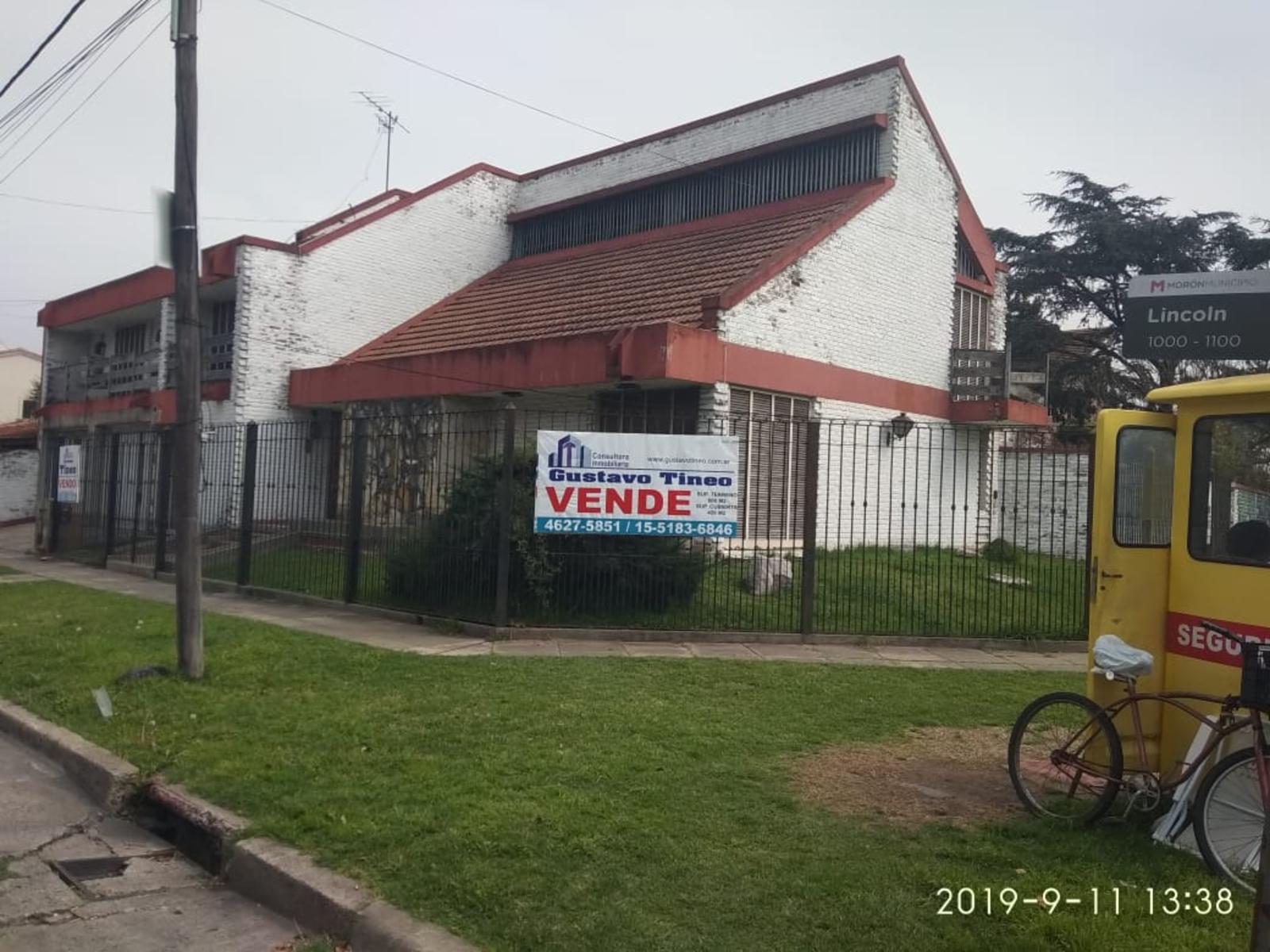 CASA DE DOS PLANTAS DE 450 m² EN ESQUINA BIEN EQUIPADA Y CON TODO EL CONFORT QUE UNO PUEDA DESEAR EN CASTELAR