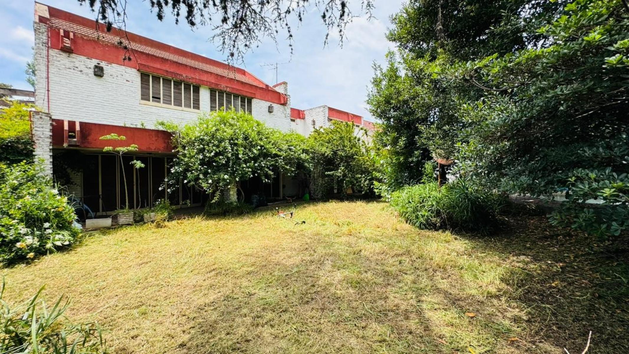 CASA DE DOS PLANTAS DE 450 m² EN ESQUINA BIEN EQUIPADA Y CON TODO EL CONFORT QUE UNO PUEDA DESEAR EN CASTELAR — foto 5