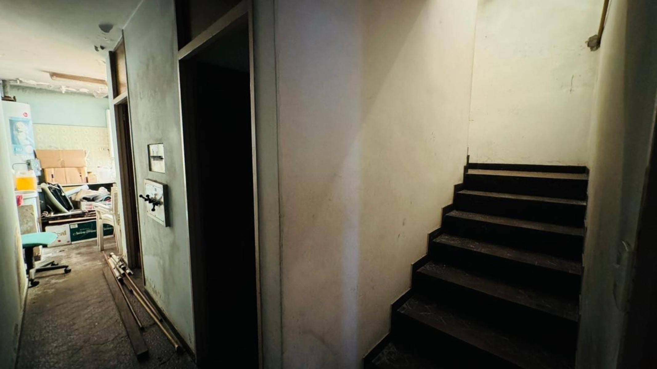 CASA DE DOS PLANTAS DE 450 m² EN ESQUINA BIEN EQUIPADA Y CON TODO EL CONFORT QUE UNO PUEDA DESEAR EN CASTELAR — foto 9