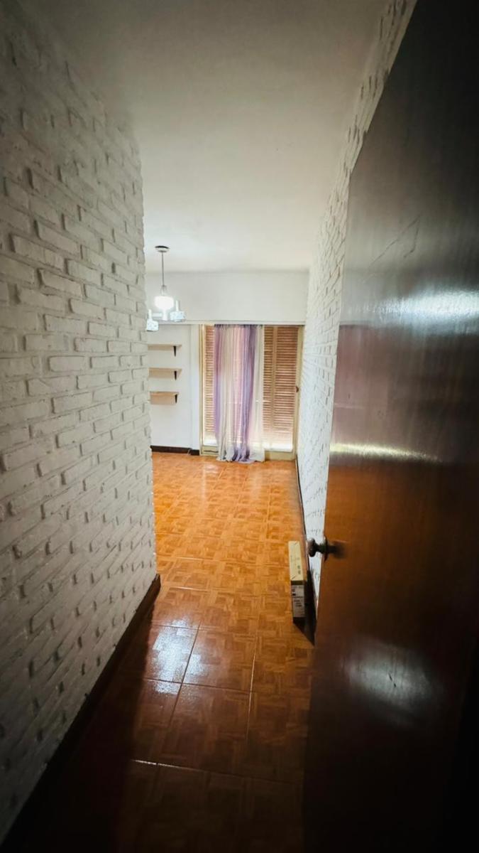 CASA DE DOS PLANTAS DE 450 m² EN ESQUINA BIEN EQUIPADA Y CON TODO EL CONFORT QUE UNO PUEDA DESEAR EN CASTELAR — foto 14