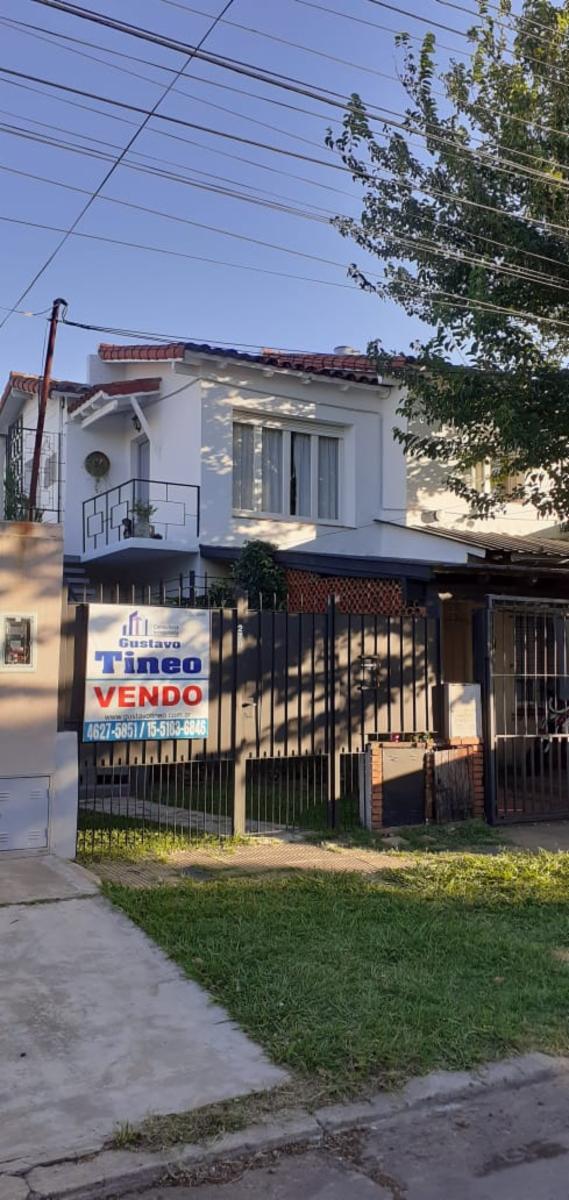VENTA - ÁMPLIO 2 AMBIENTES EN PLANTA ALTA EXCELENTE ESTADO