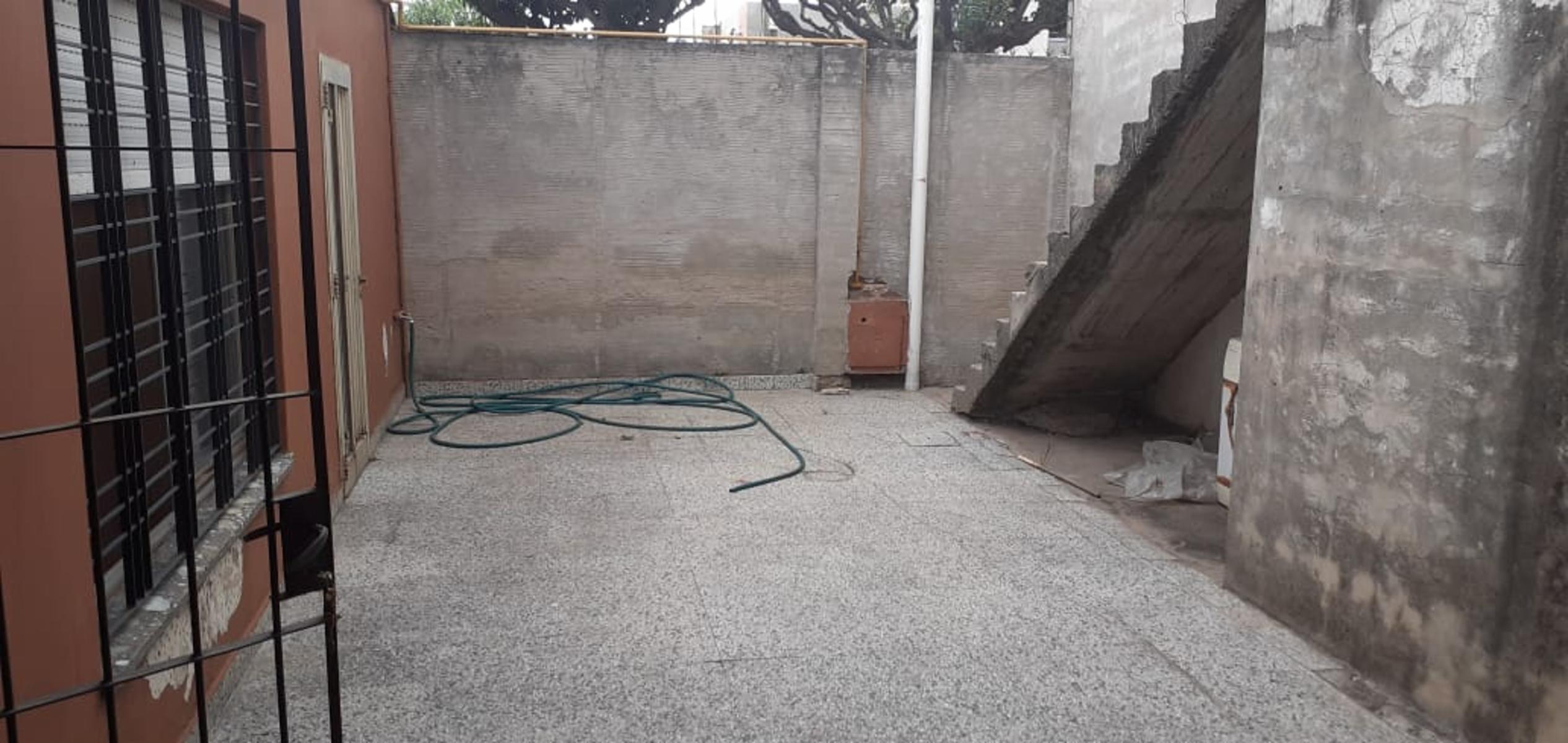 EXCELENTE PROPIEDAD CON UNA CASA EN ESQUINA, DEPARTAMENTO A TERMINAR Y DOS LOCALES EN BLOQUE — foto 7